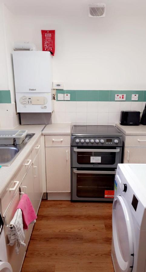 1 Bed Apartment, Peckham Rye * Londen