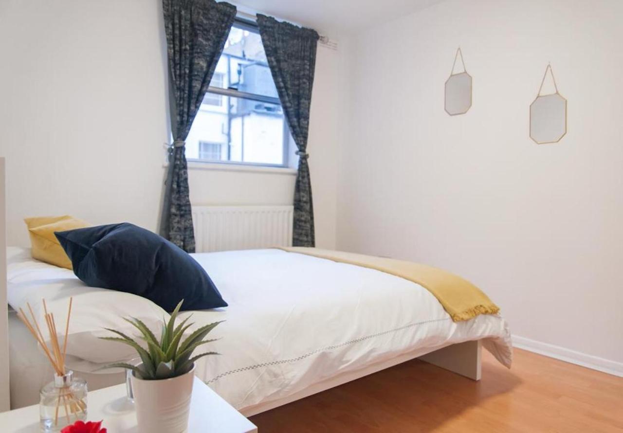 Stylish By Hyde Park Apartment *