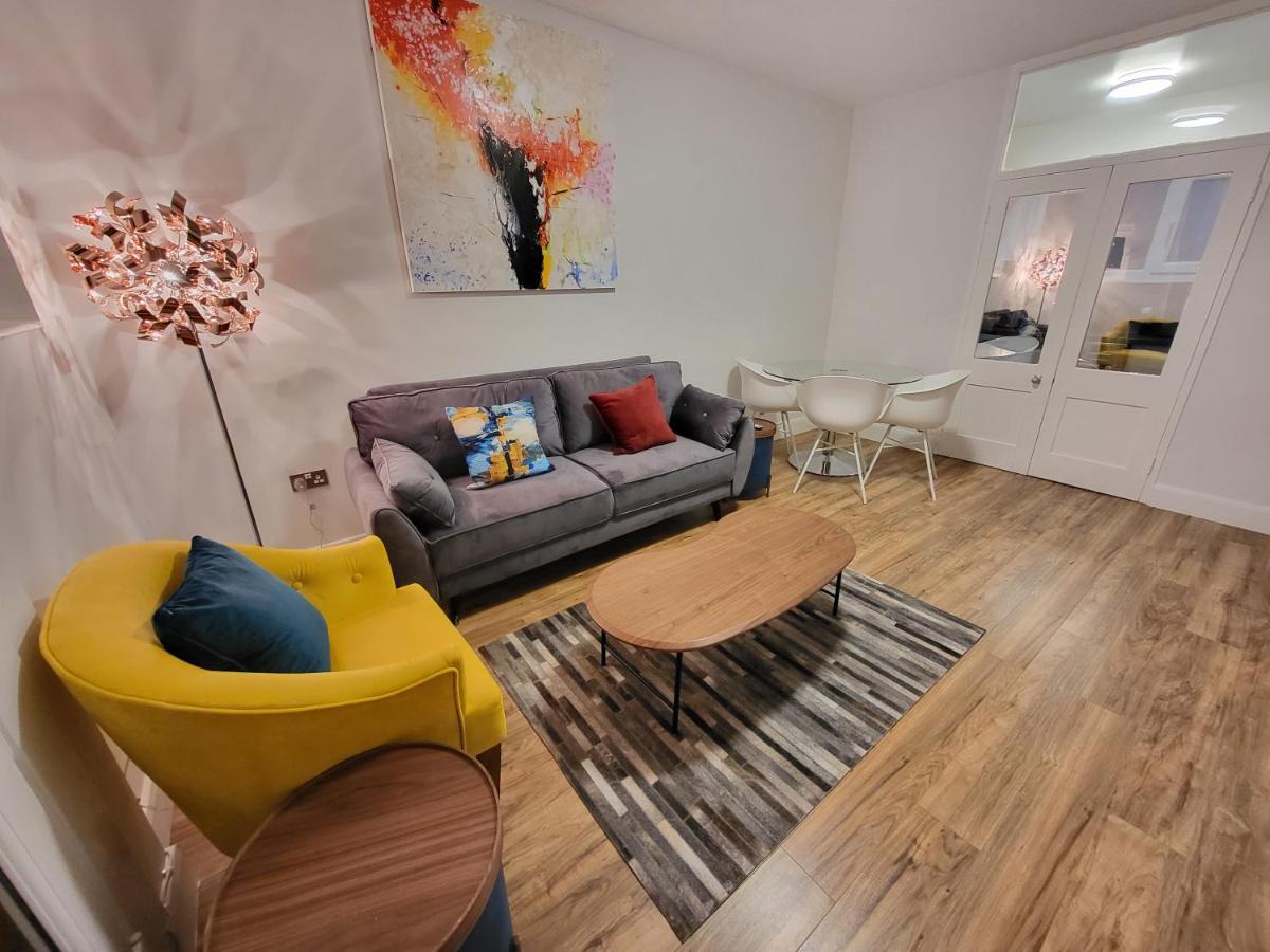 Garland Contemporary Apartment