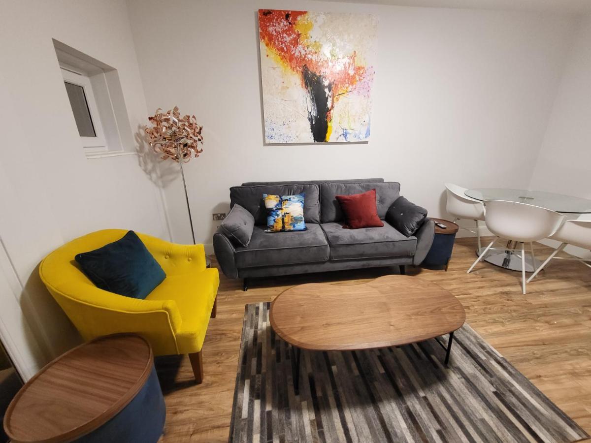 Garland Contemporary Apartment