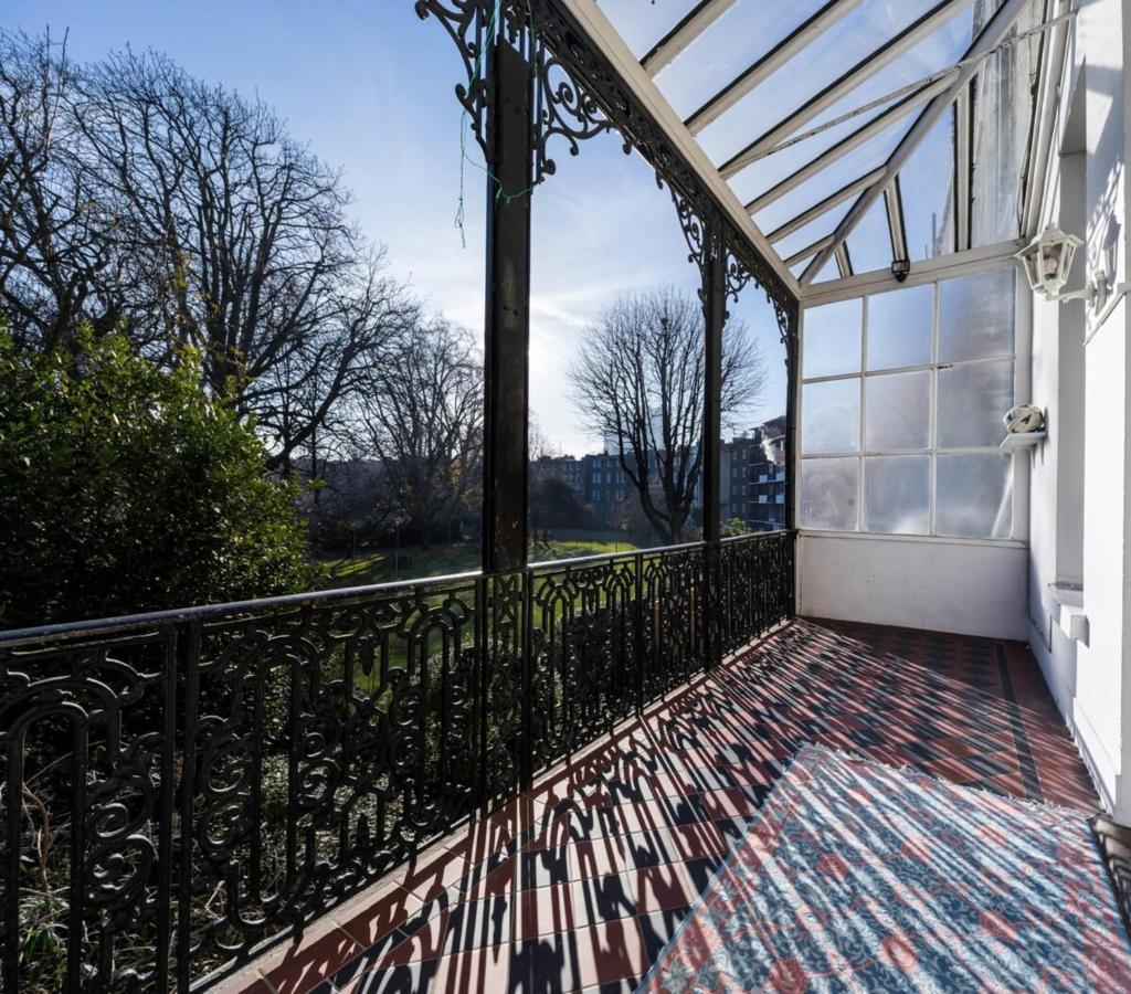 Elegant Earl's Court 2 Bedroom Flat Just 4 Minutes From Tube Apartment *