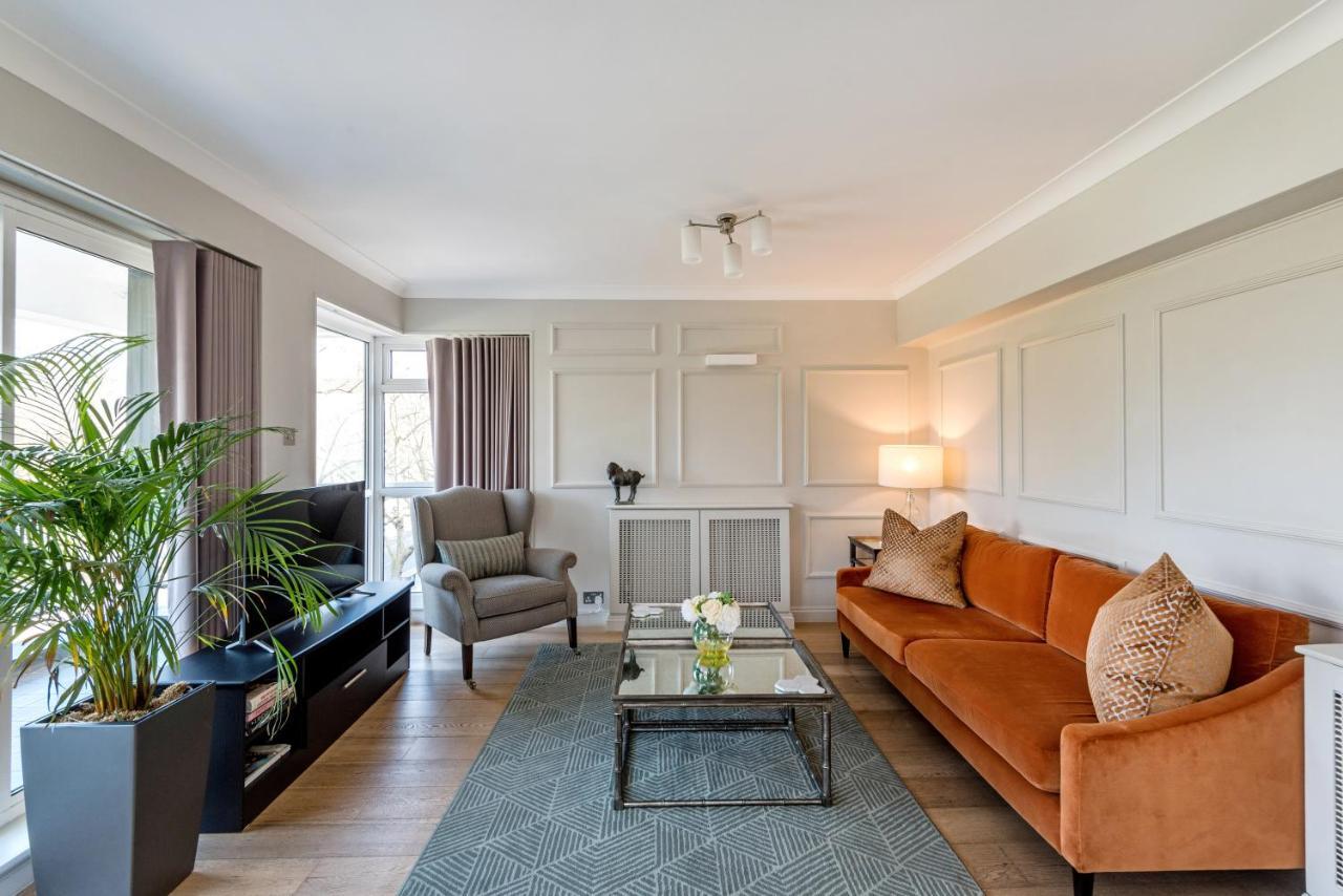 Buckingham & Lloyds 5*