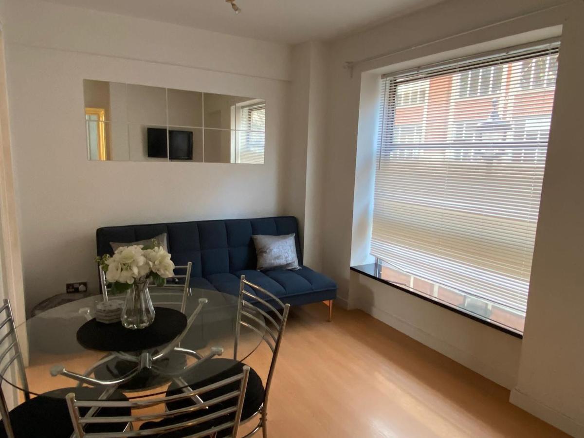 Stunning Oxford Street Furnished Leilighet *