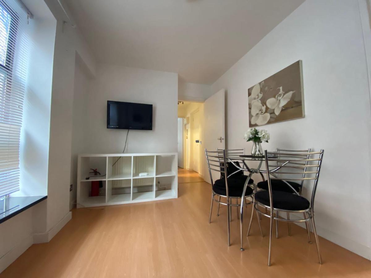 Stunning Oxford Street Furnished Leilighet