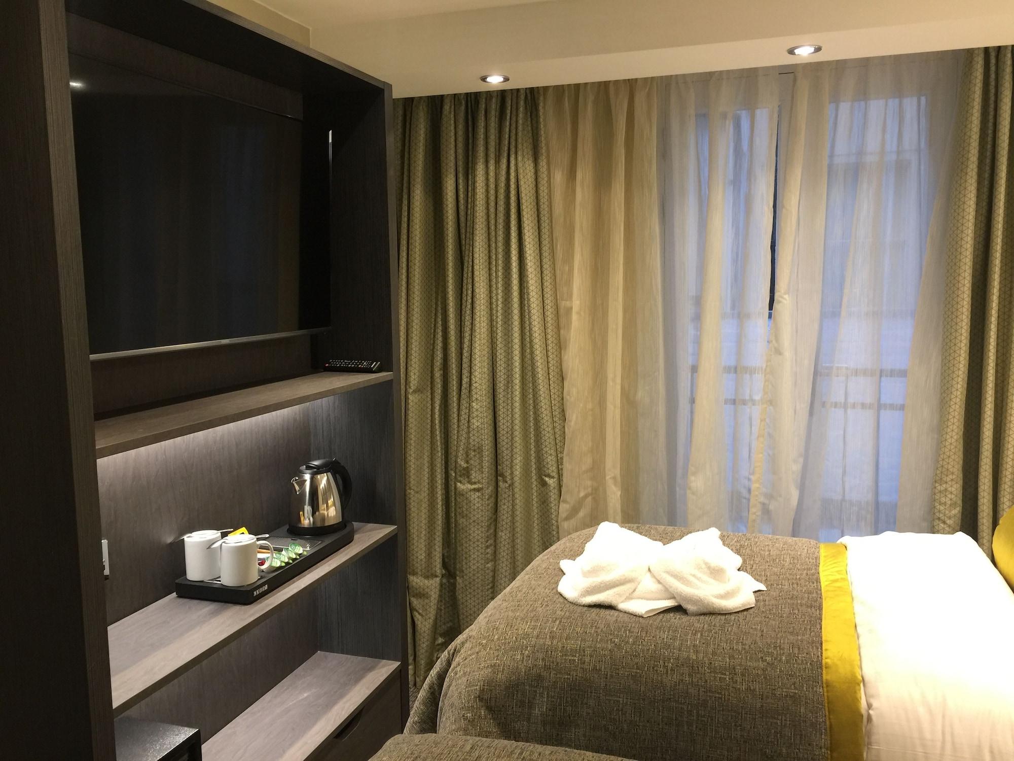 Mornington Victoria Hotel 4*