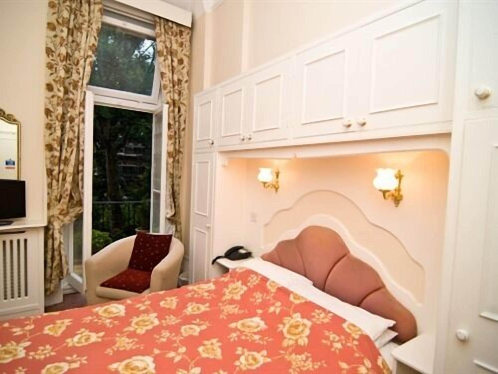 Hotel Maranton House