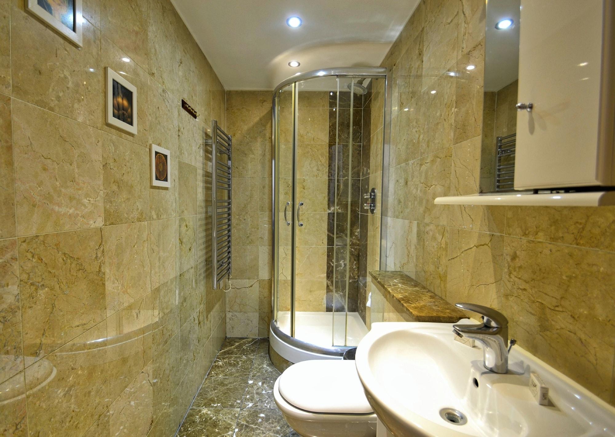 Hyde Park Apartment *