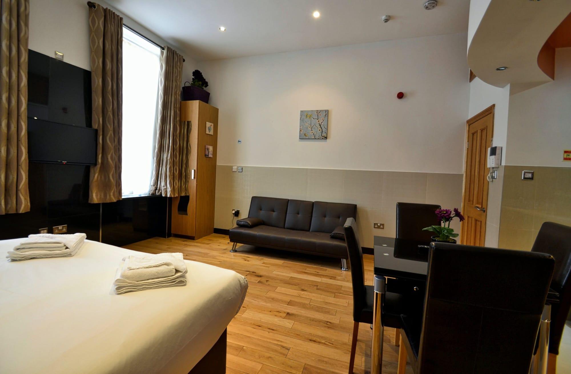 Hyde Park Apartment *