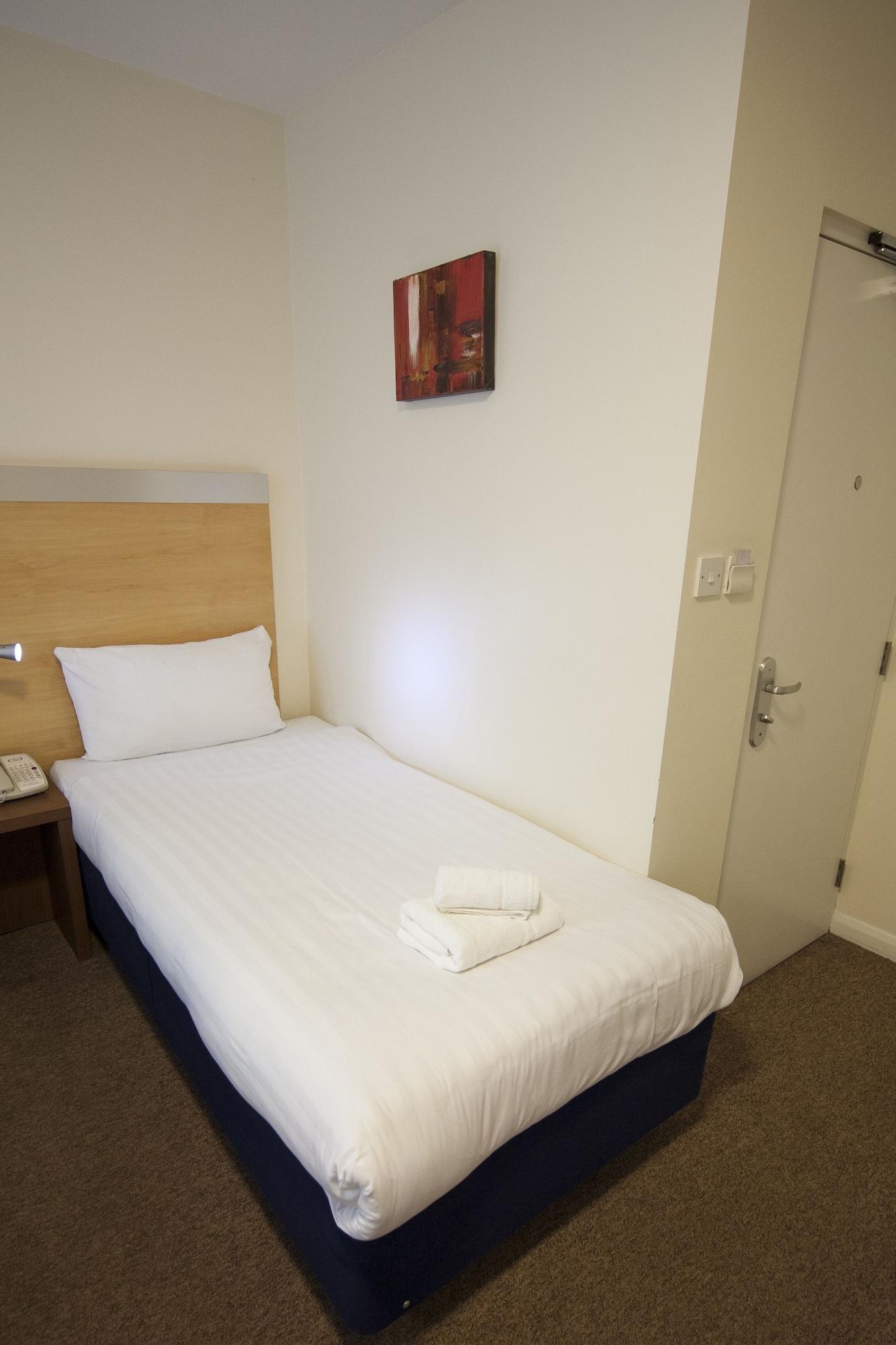 Maiden Oval Hotel London