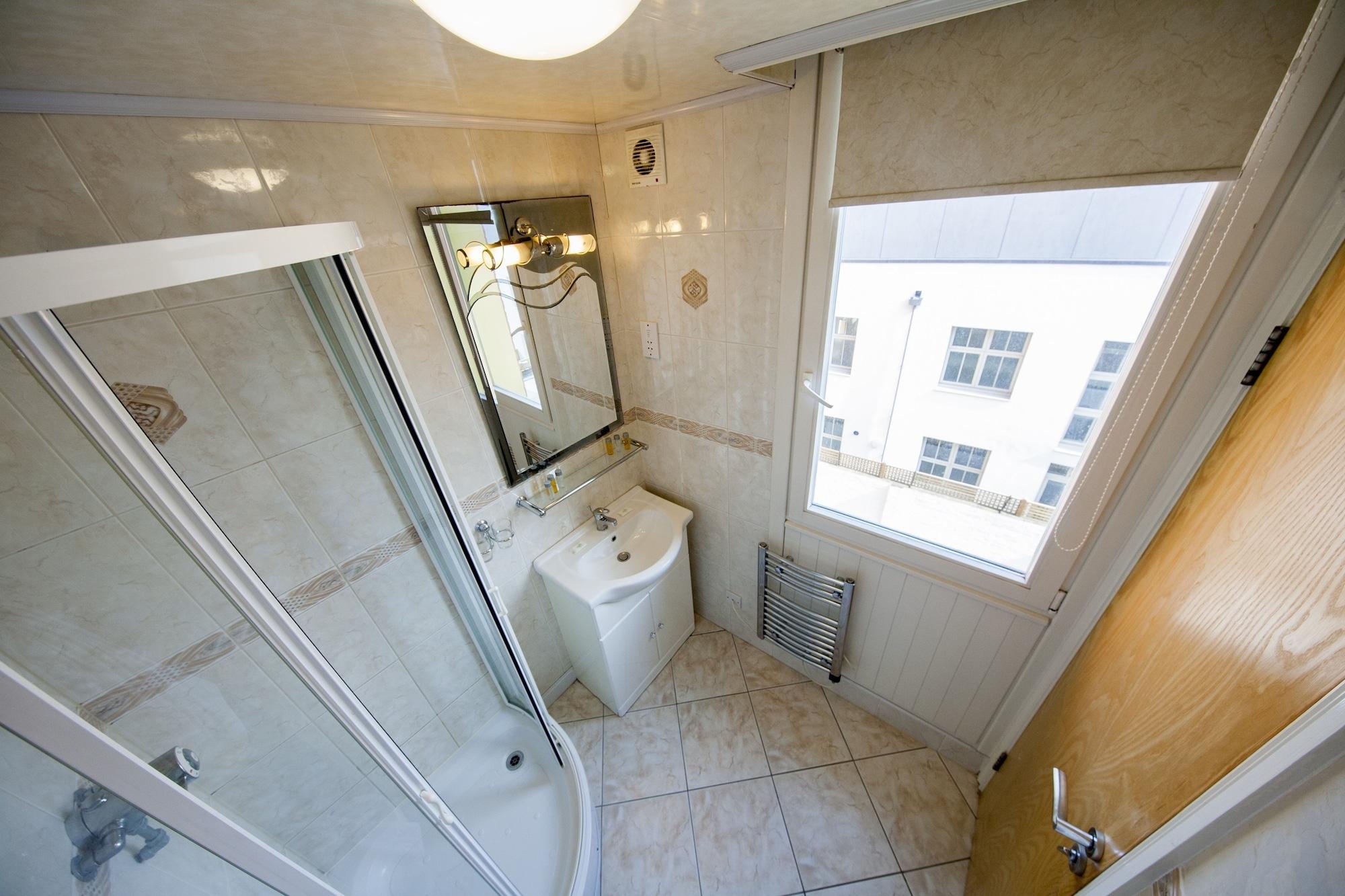 Maiden Oval Hotel London