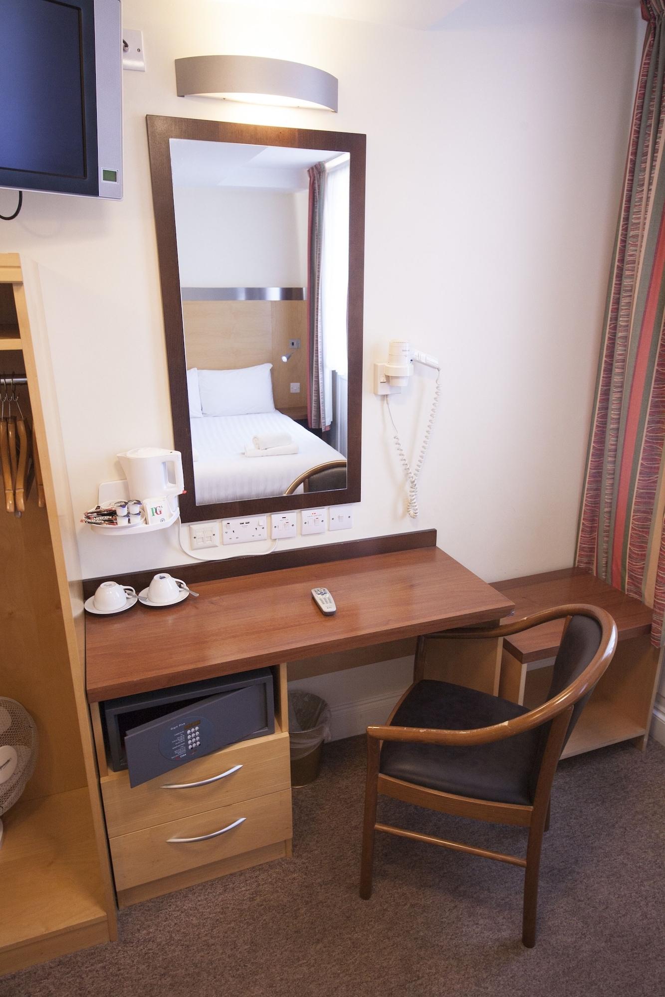 Maiden Oval Hotel London