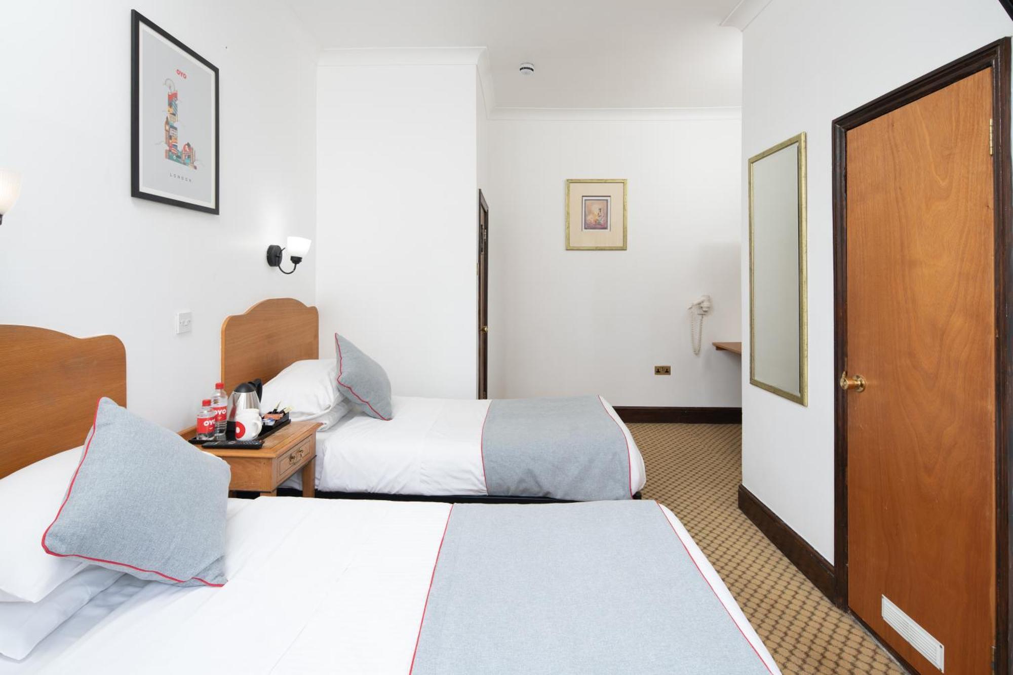 Oyo Abbey Hotel, Shepherd's Bush Market