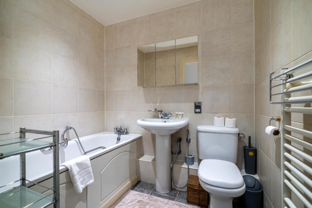 Guestready Superb Overlooking River Thames Apartment *