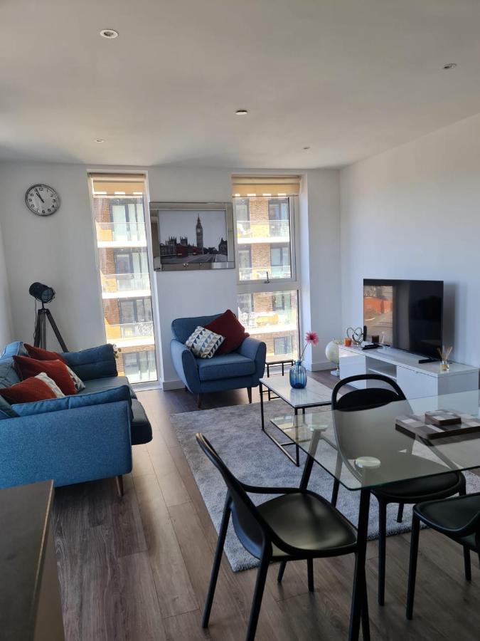 Beautiful 2-bed Flat Appartamento Londra