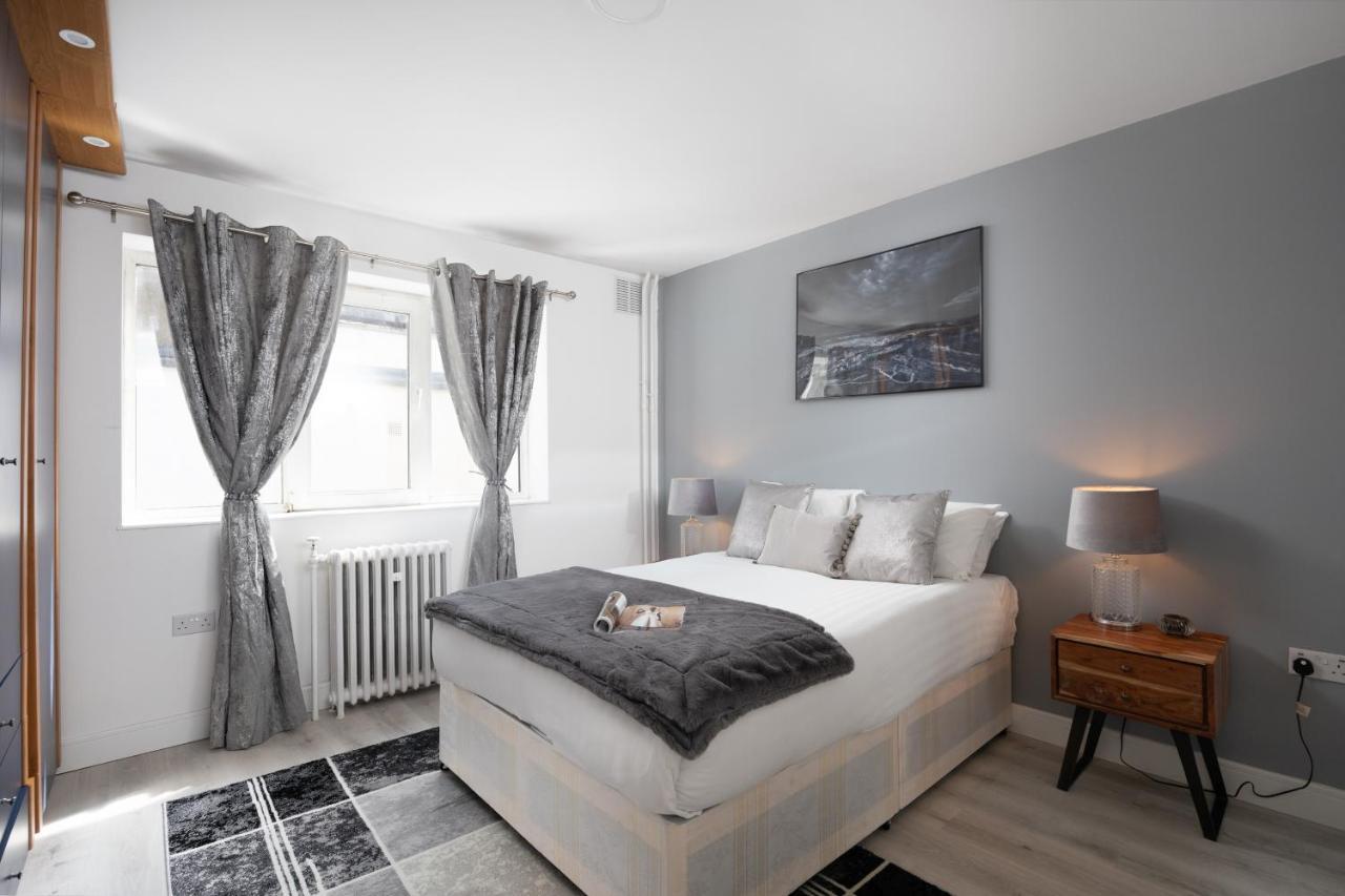 Spacious 4 Bedroom House Next To Kensington Palace Leilighet London