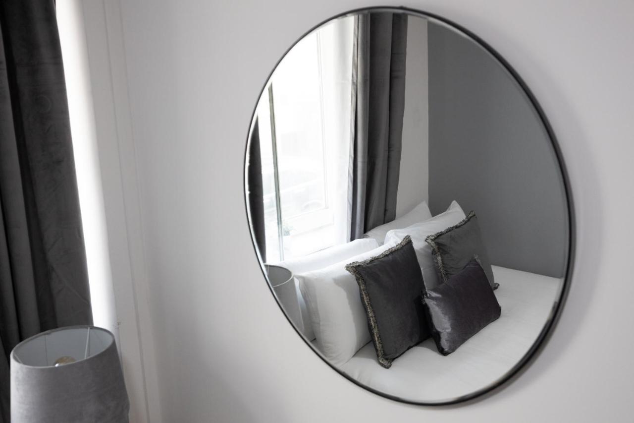 Spacious 4 Bedroom House Next To Kensington Palace Leilighet