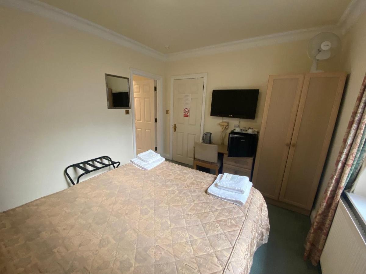 The Brompton Hotel 2*
