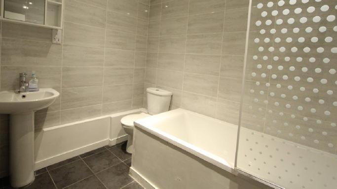 Renovated 4 Bed Flat In Islington * London