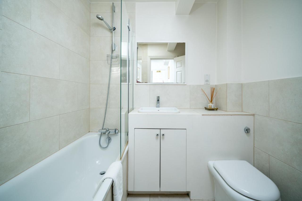 Altido Chic&cosy 1-bed Flat In Quirky Notting Hill * Londen