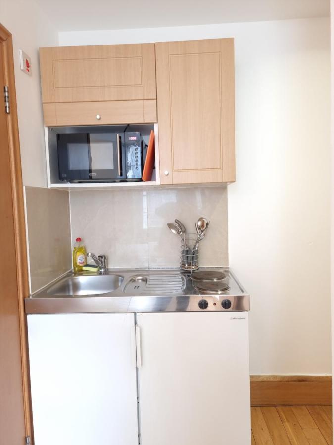 F302- 3rd Floor Studio Fits 2 Near Hyde Park * Londen