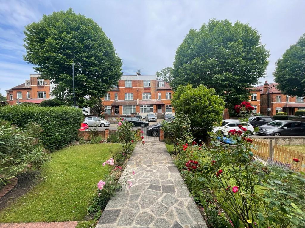 Spacious Home! Semesterbostad London
