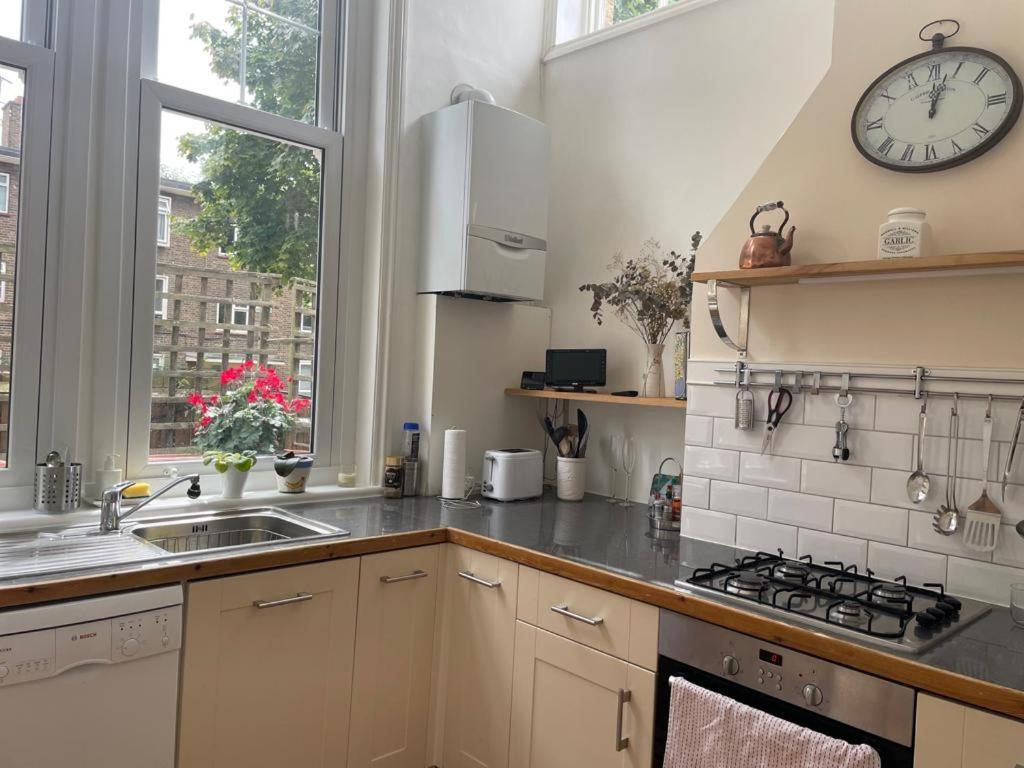 Spacious Home! Semesterbostad London