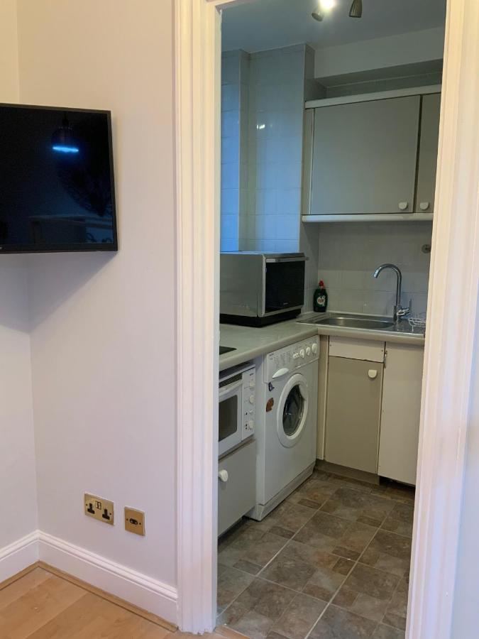 Love From Chelsea Large One Bed Superb Location Sloane Avenue Sw3 * Londen