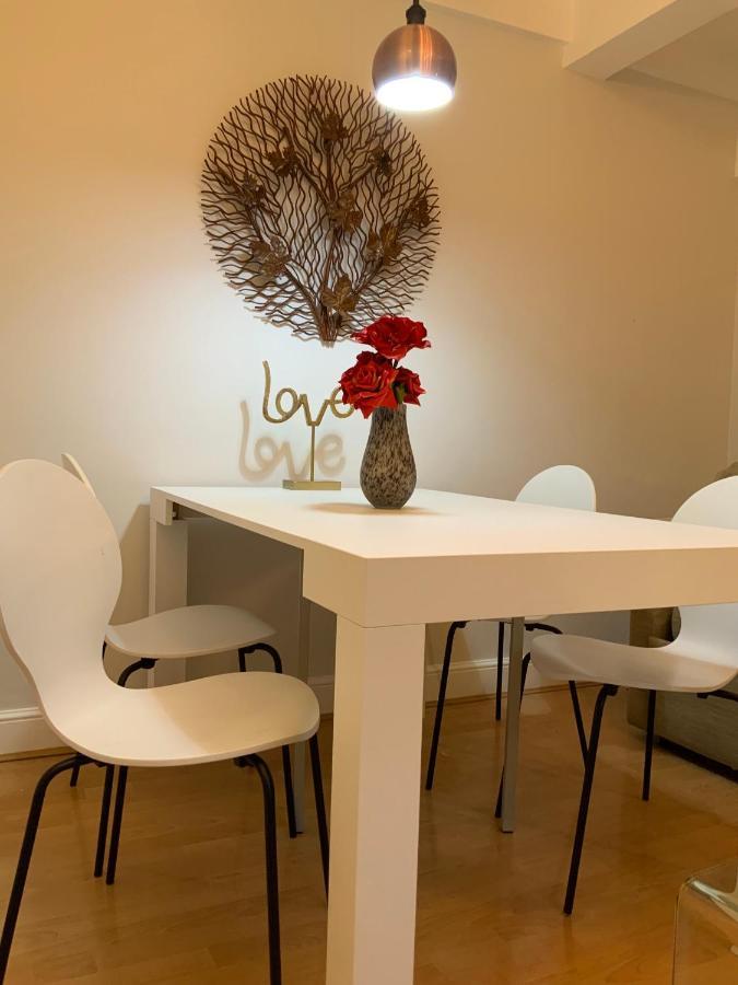 Love From Chelsea Large One Bed Superb Location Sloane Avenue Sw3 * Londen