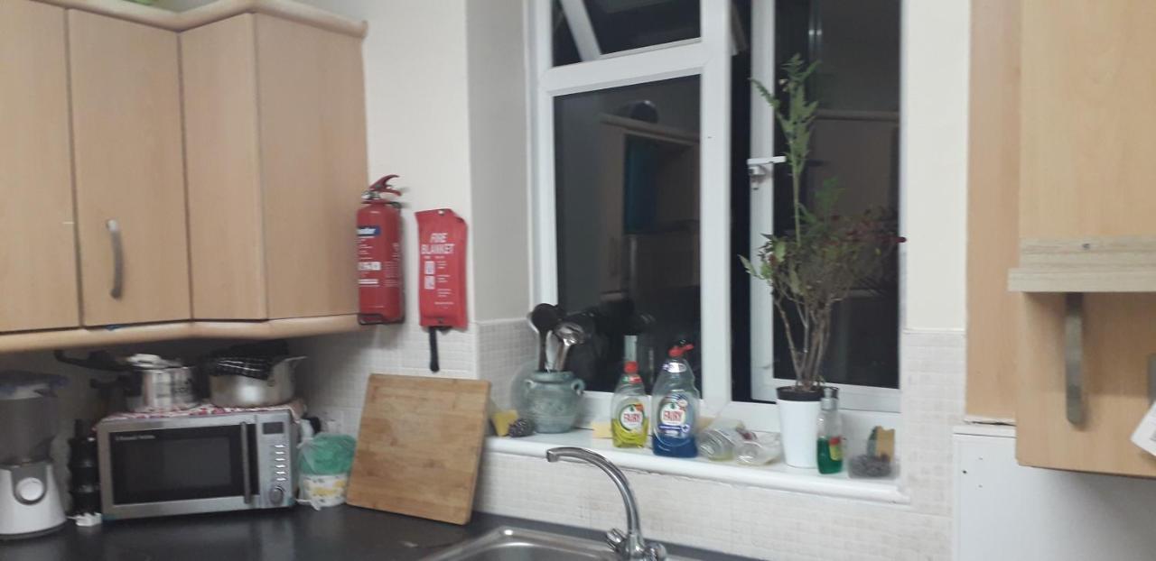 7, Cranehouse Brangbourne Road One Big Double Available On Reasonable Price, Shared Flat Apartment