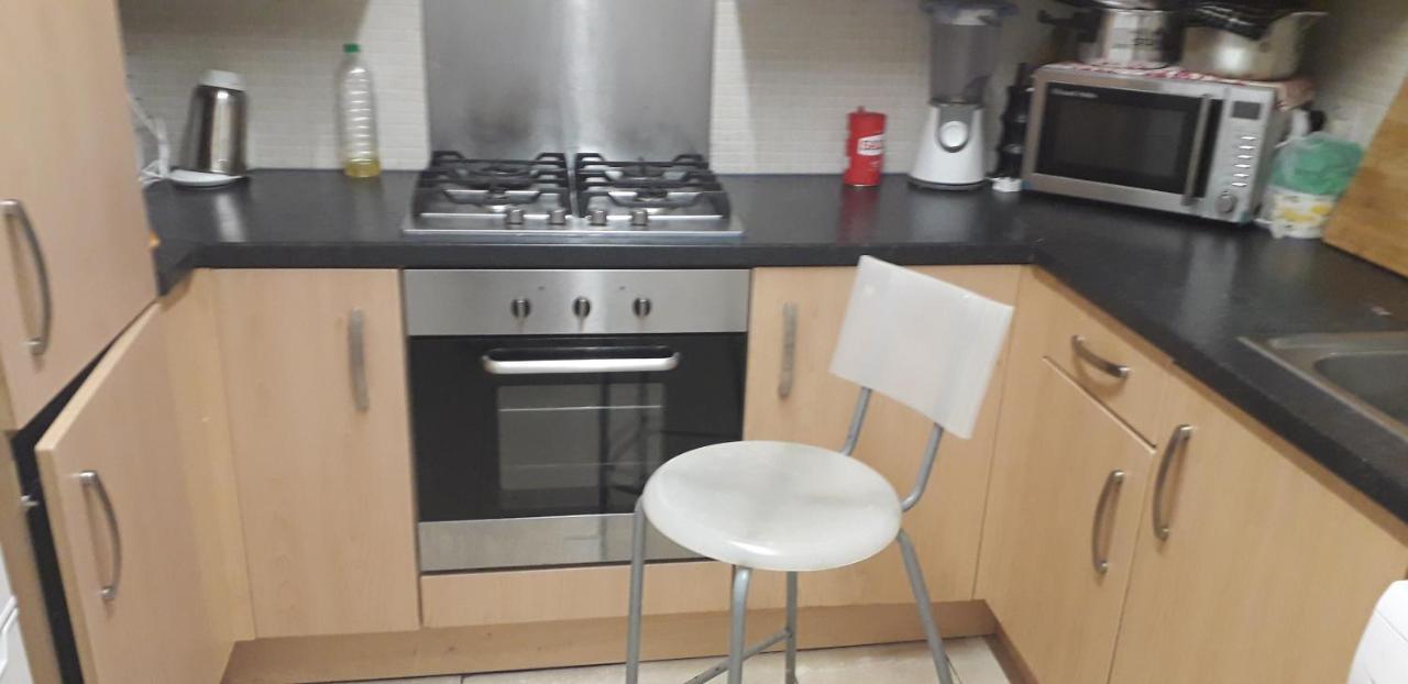 Apartment 7, Cranehouse Brangbourne Road One Big Double Available On Reasonable Price, Shared Flat