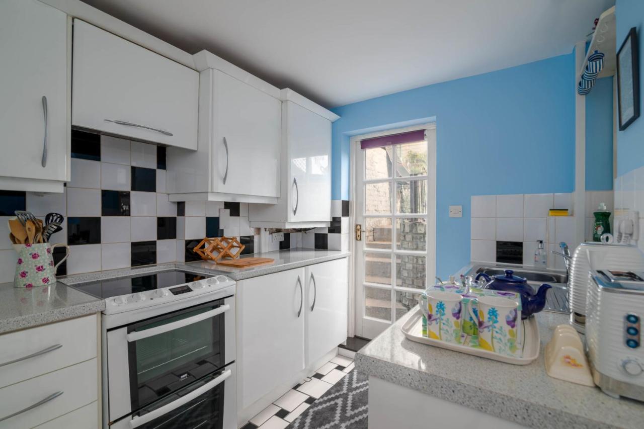 Fantastic 1 Bedroom With Private Patio Londra