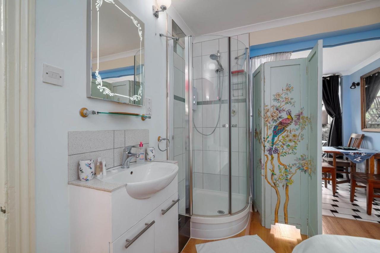 Fantastic 1 Bedroom With Private Patio Londra
