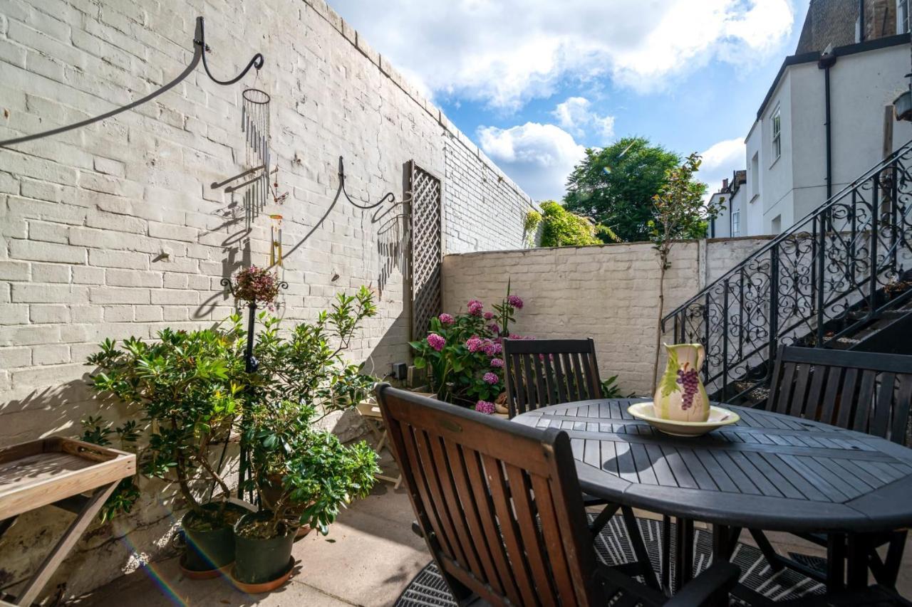 Fantastic 1 Bedroom With Private Patio Londra