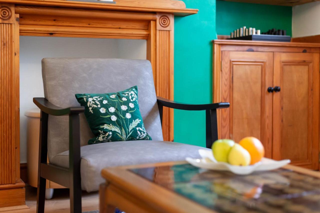 Fantastic 1 Bedroom With Private Patio Londra