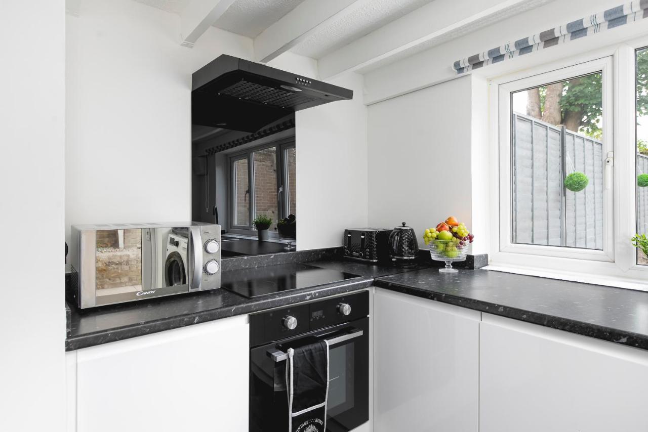 Lägenhet Skyvillion - 2 Bed In Finchley- 2 Mins Walk To East Finchley Tube Station