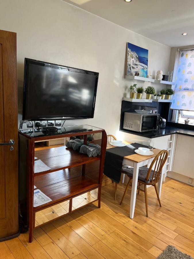 Stunning 1 Bedroom In Stunning Location - Mayfair Area Lägenhet