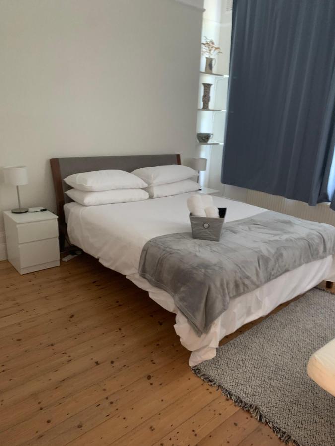 Spacious Home! Semesterbostad London