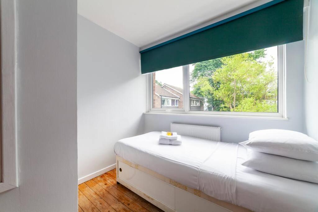Feriehus Newly Refurbished 5 Bdr House Wgarden And Parking *
