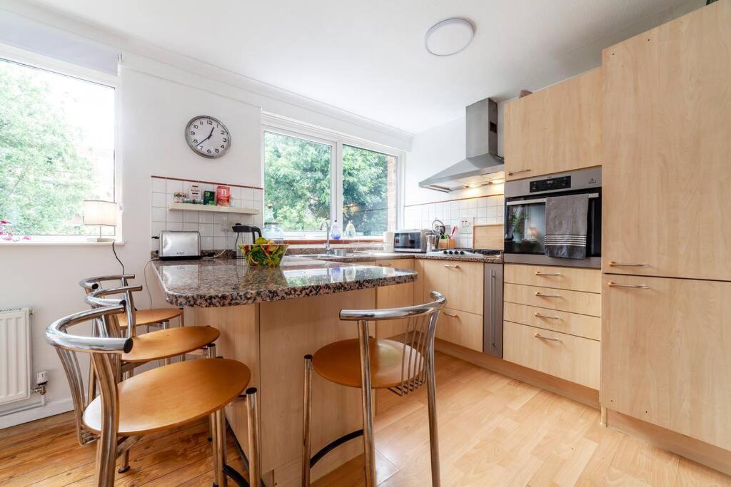 Feriehus Newly Refurbished 5 Bdr House Wgarden And Parking London