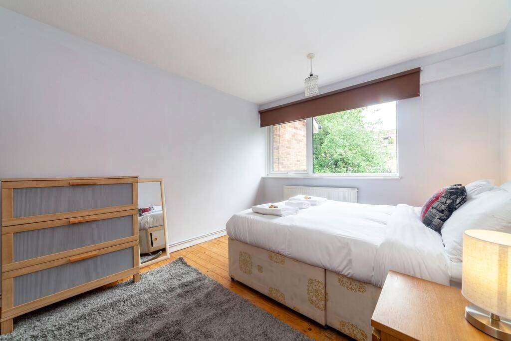 Feriehus Newly Refurbished 5 Bdr House Wgarden And Parking *