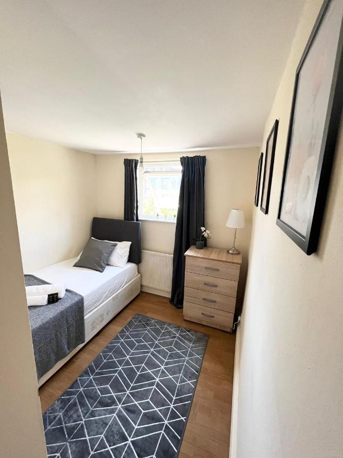Amazing New House In Pensionat London