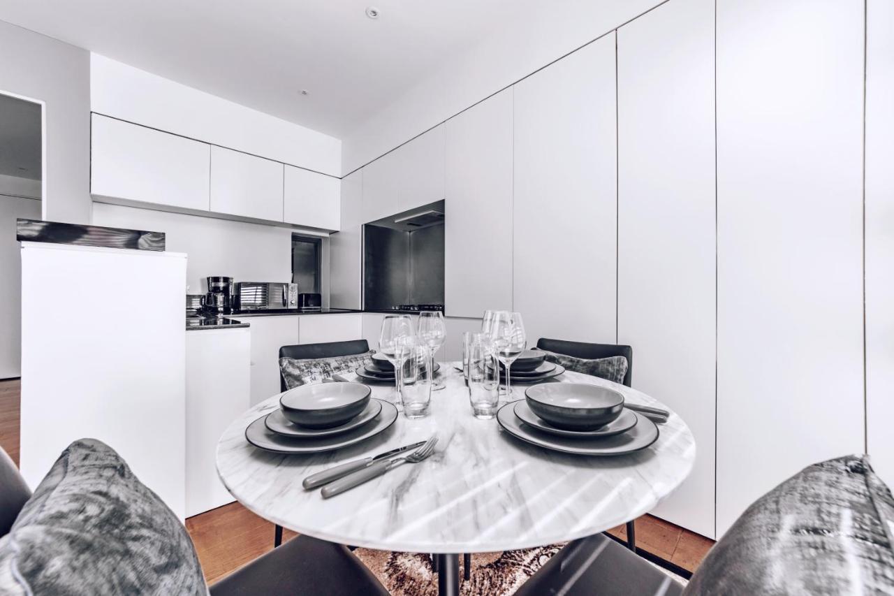 Interior-designer With 2 Terraces * Londra