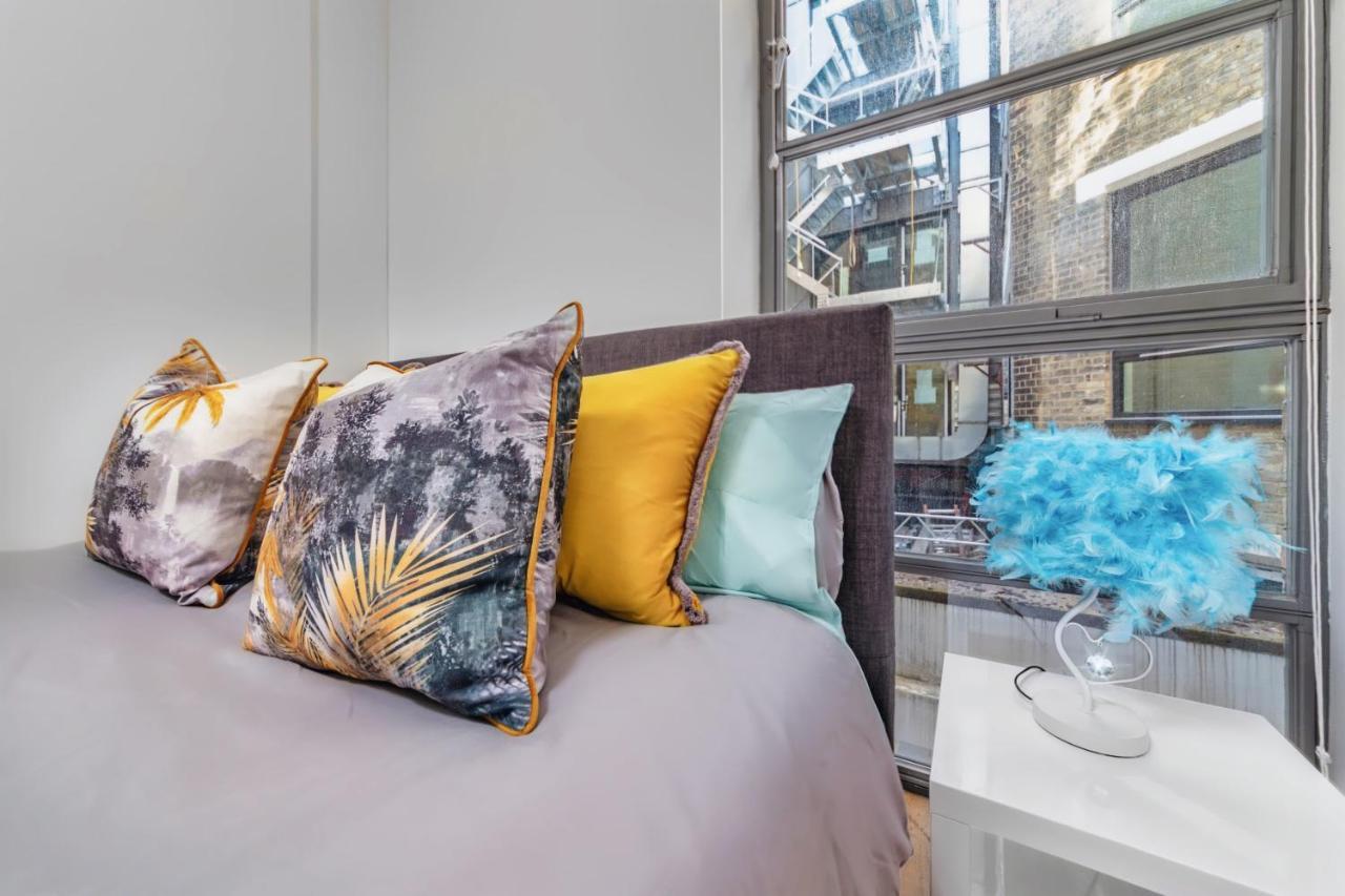 Interior-designer With 2 Terraces * Londra