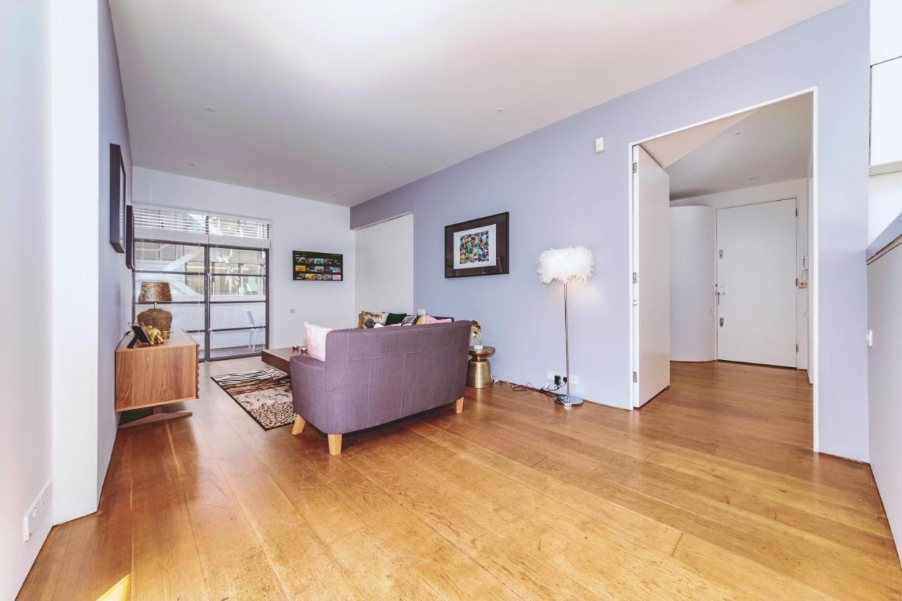 Interior-designer With 2 Terraces * Londra