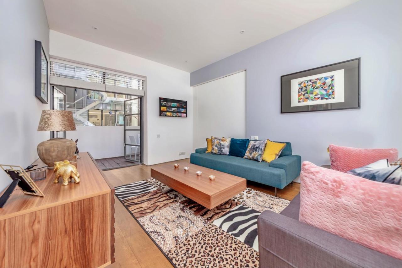 Interior-designer With 2 Terraces Londra