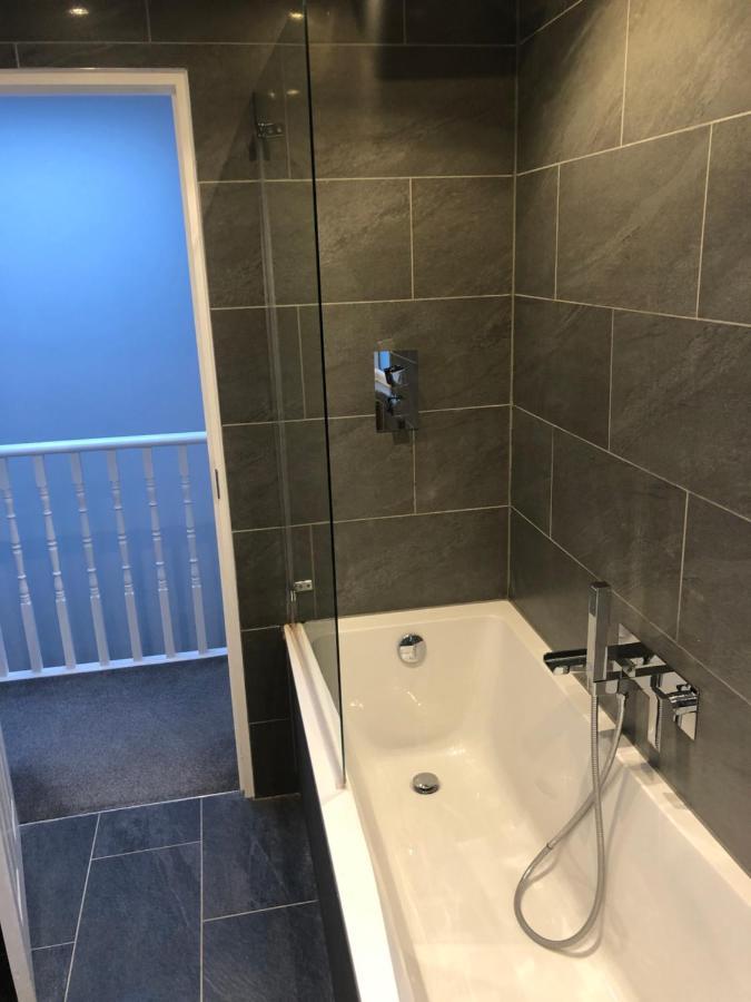 Great 4 Bedroom In Tooting * London