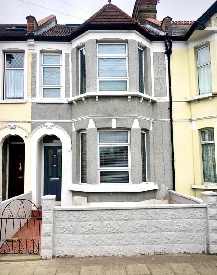 Great 4 Bedroom In Tooting Apartment London