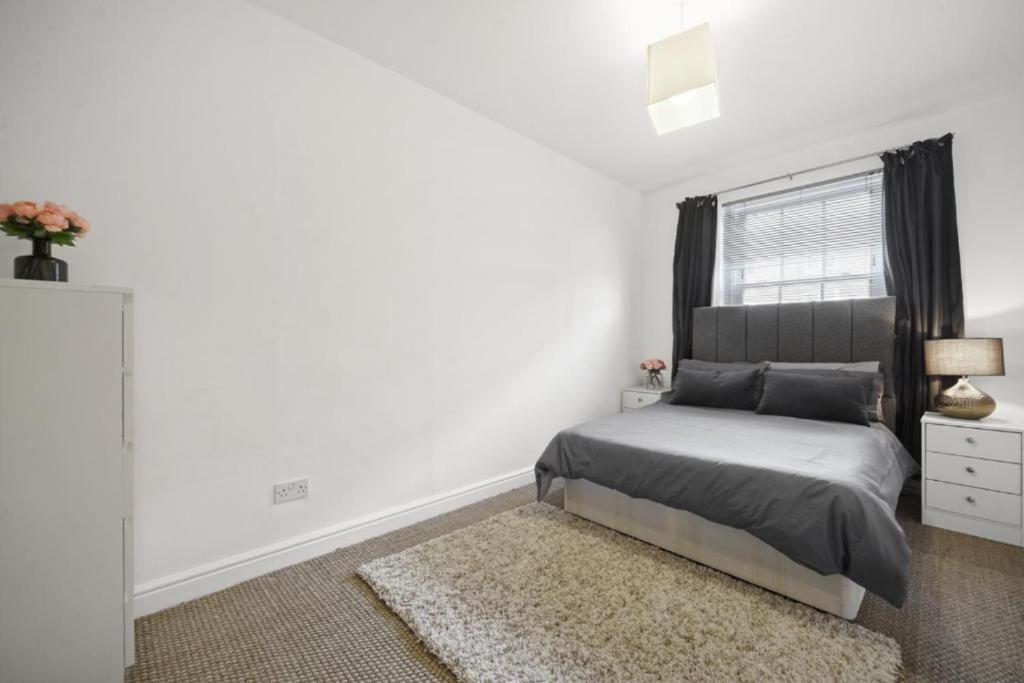 Modern Deluxe Zone 2 Camberwell Apartment