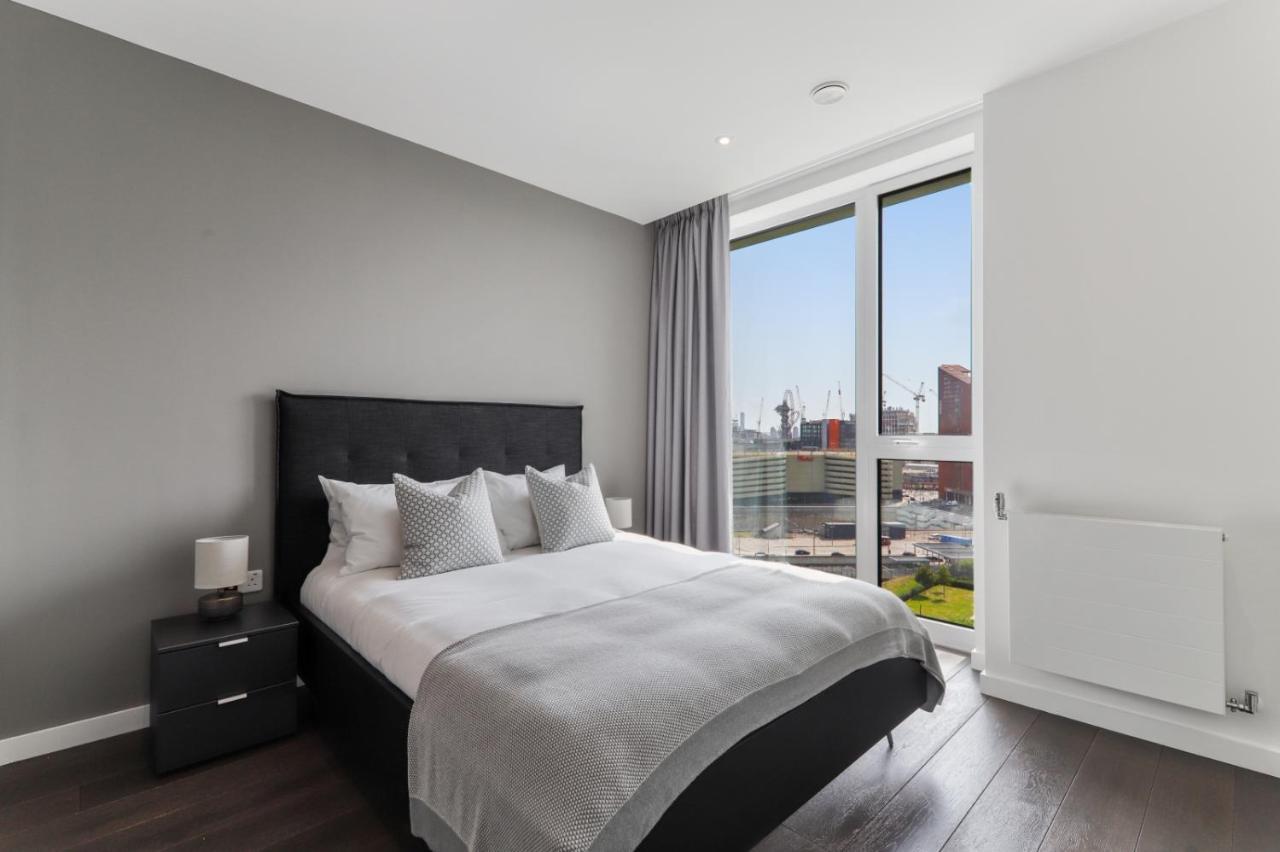 Ellie N Conys 3 Bedroom With 2 Bathrooms, An Ensuite, Kitchen And Balcony In Stratford Westfield Lägenhet *