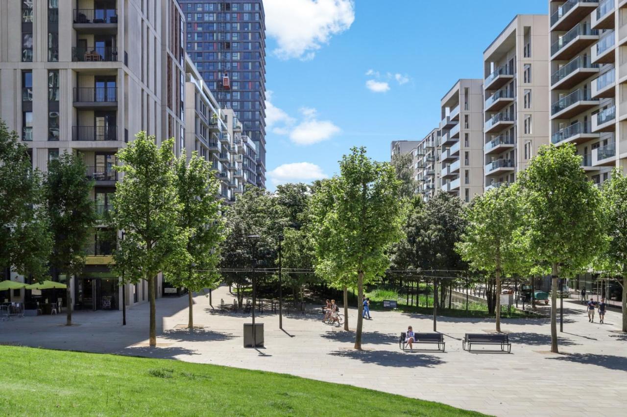 Ellie N Conys 3 Bedroom With 2 Bathrooms, An Ensuite, Kitchen And Balcony In Stratford Westfield Lägenhet *